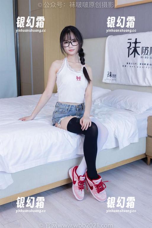 BoBoSocks袜啵啵-奶油 BoBoSocks袜啵啵 - 私拍指南:跟奶油学穿两双平底鞋,搞定美图不啰嗦!