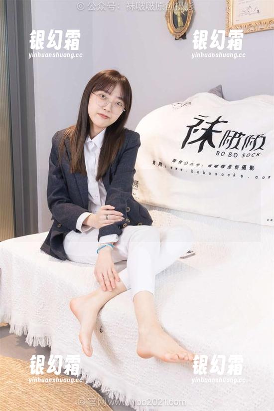 BoBoSocks袜啵啵-奶油 BoBoSocks袜啵啵 - 在线的奶油:看她如何在瑜伽中打盹…艾玛,这难度可是突破天际了!