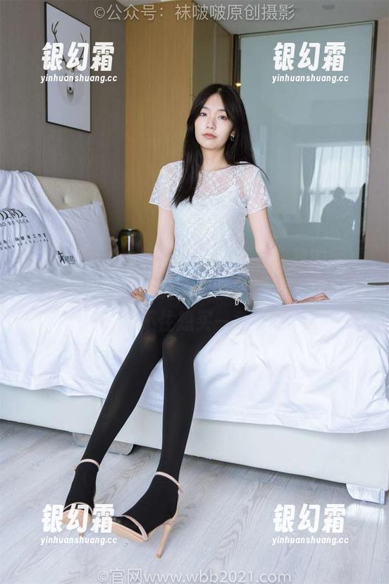 BoBoSocks袜啵啵-涵涵 BoBoSocks袜啵啵 - 厉害了,我的涵涵!这种运动鞋搭配,免费的图片,真让人忍不住想买一双。