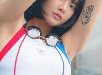 Hyoyeon(김효연)私拍，套图之中油亮得就像开了个美容店似的，哈哈！