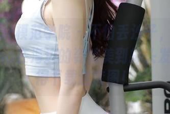 MFStar模范学院 – 不怕丢沙子，兜豆靓Youlina在海边的姿势美到掉头发——记得下载这套图！