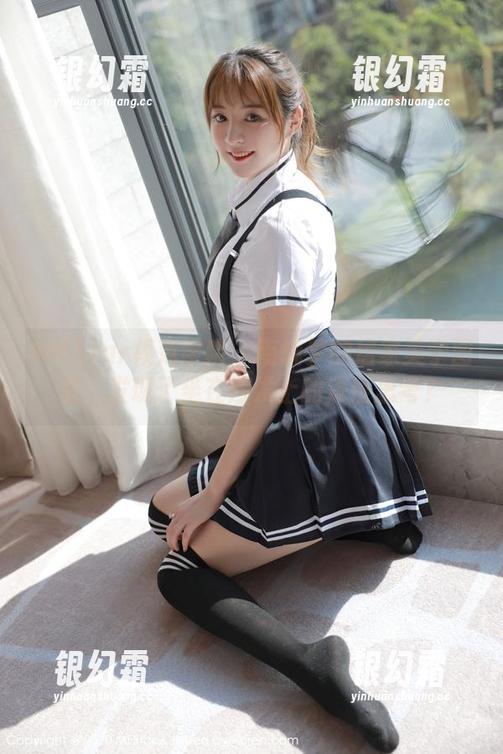 MFStar模范学院-南晓梦 MFStar模范学院 - 南晓梦的居家美学图集,发现了坐在沙发上的深度思考?