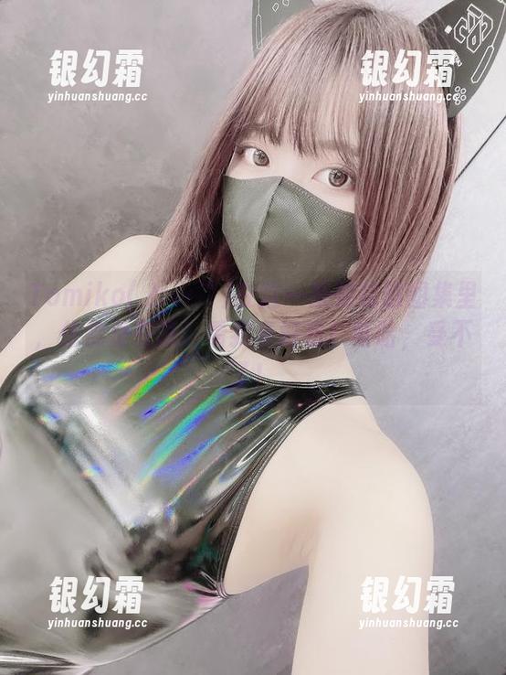 Tomiko(とみこ)在这一系列制服图集里，仿佛是在说：看我多好看！哈哈，受不了！
