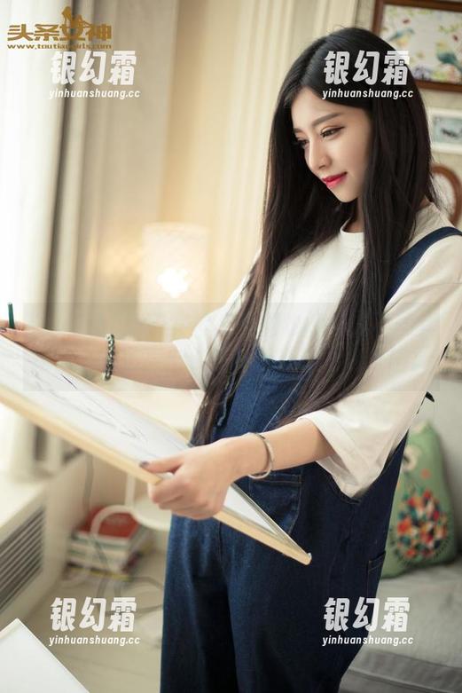 TouTiao头条女神 - 校服也能穿成不同套路，李丽莎直击你的观看欲！图包来啦！