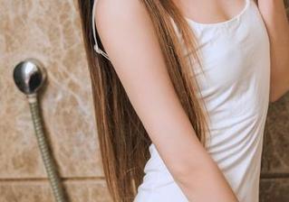 TouTiao头条女神 – 美脚在手，果儿Victoria在线为你倾情奉上资源，忍不住要多看几眼。