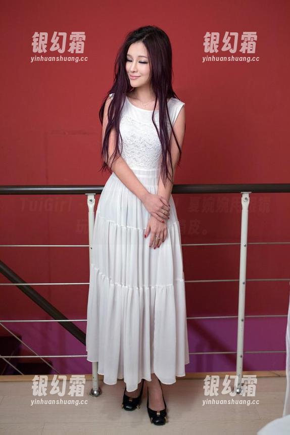 TuiGirl-夏婉婉 TuiGirl - 最新套图曝光!夏婉婉用眼镜玩出了不一样的俏皮。