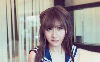 UGirls尤果网 – 新鲜出炉，王翊涵美脚合集更新，不知不觉想捏一捏呢～
