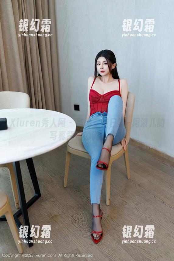Xiuren秀人网-周波儿 Xiuren秀人网 - 高清空姐日常–周波儿的写真背后的调皮片段