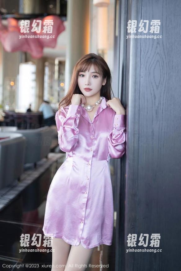 Xiuren秀人网 - 娜娜baby的海边探险：私房图集，沙滩及嗨的不速之客