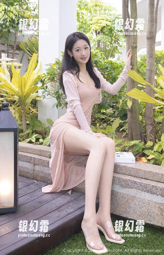 Xiuren秀人网-星子柒kiki Xiuren秀人网 - 这不是普通的合集,星子柒kiki这身连衣裙只能说好看得让人无话可说。