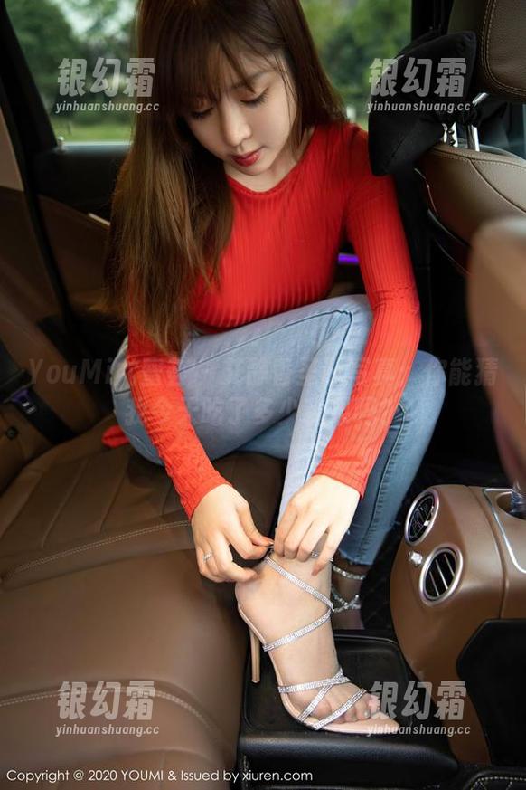 YouMi尤蜜荟 - 艾静香圣诞写真：你能猜我今天吃了多少糖果吗？