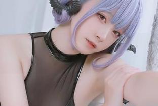 没有鬼怪，就只有asagiriai(爱ちゃん)和她的万圣节套图，大家说这是新潮吧？