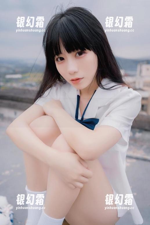 usejan蓝蓝的睡衣写真，附赠无圣光效果，自带一种撩人的朦胧感。