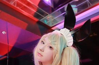 水手服加上サク(saku)的气质，作品中难得的清新感，真让人想再多卡几张！