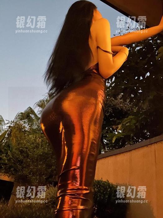 不爱笑的赛琳 微密圈 - 不爱笑的赛琳的全套西服+渔网丝袜,综合了正式与风骚,原图看了肯定想模仿,哈哈!