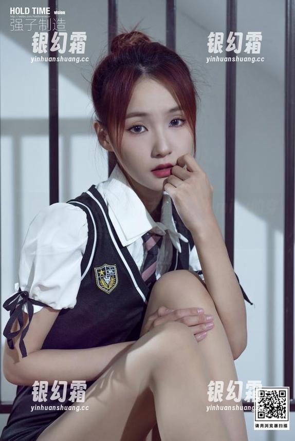 丽柜 - 全套校服真相大揭秘，Amily的穿搭技巧可别错过！
