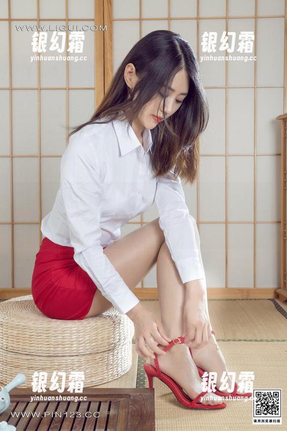 丽柜 - 子晴的旗袍套图来袭，这挂在色彩死角的选择实在太绝了，光影都不敢乱动。