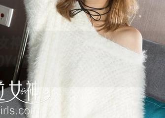 克拉女神 – 可能是今年见过的最美的脚趾，YOYO的写真，画图总是让人感到意外。