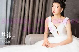 克拉女神 – 吕佳的校服壁纸，时候用一道朦胧的迷雾，模糊的界限就让人想更多。
