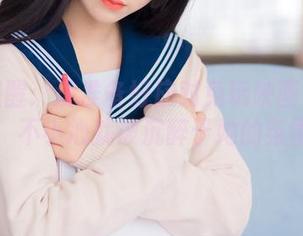下载提醒：没准备好应对兔玩映画里的英梨梨，不小心就被沉醉于她的氛围了。