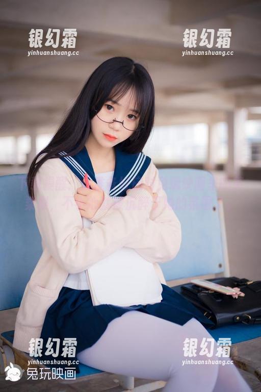 下载提醒：没准备好应对兔玩映画里的英梨梨，不小心就被沉醉于她的氛围了。