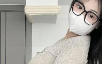 微密圈 – 可爱的肉巴的灰丝套图：当灰色也有奇迹，不信你看看！