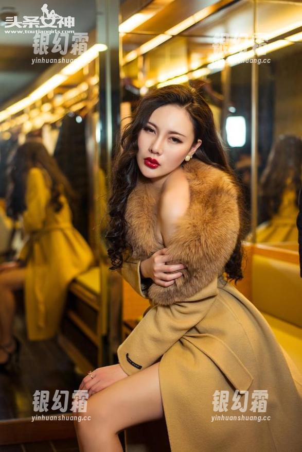 头条女神-易阳 头条女神 - 随意翻开网盘,易阳的白色写真就像一杯冰镇饮料,清爽刺激