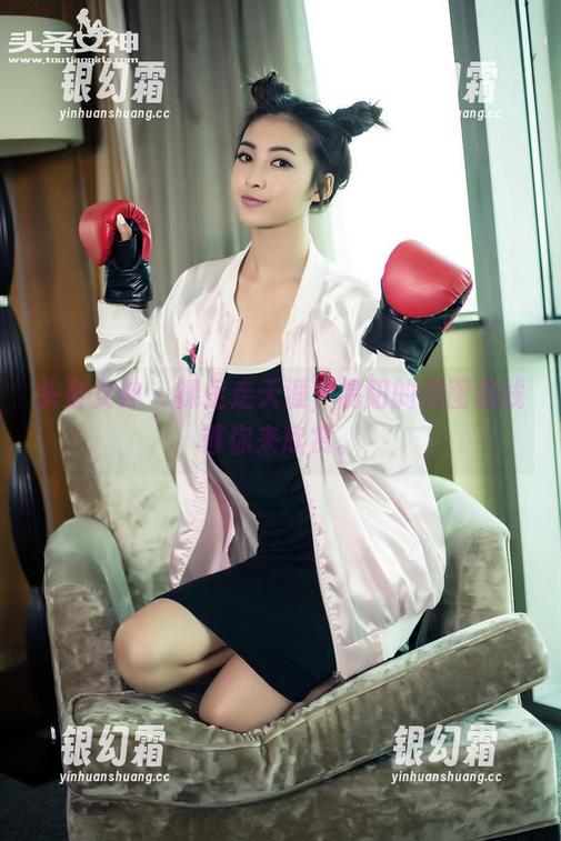 头条女神 - 裸足走天涯，易阳的美图在线等你来欣赏。