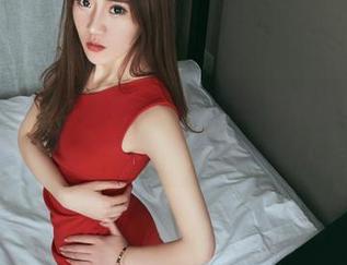 头条女神 – 恭喜你！王竹的免费自拍图包已就位，真实与虚幻的交汇！