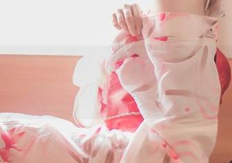 在宅夏yoko的镜头下：索尼子旗袍的每个细节都值得细品