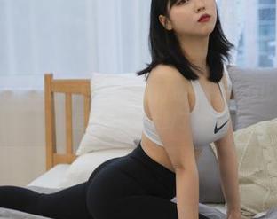 宋哈娜的在线微型比基尼美图，看得我一头汗，这比基尼设计师是不是玩得太野了？