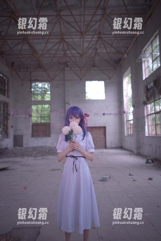 小鹿鹿shika 在线直击!小鹿鹿shika穿上礼服,模特界的反向操作。