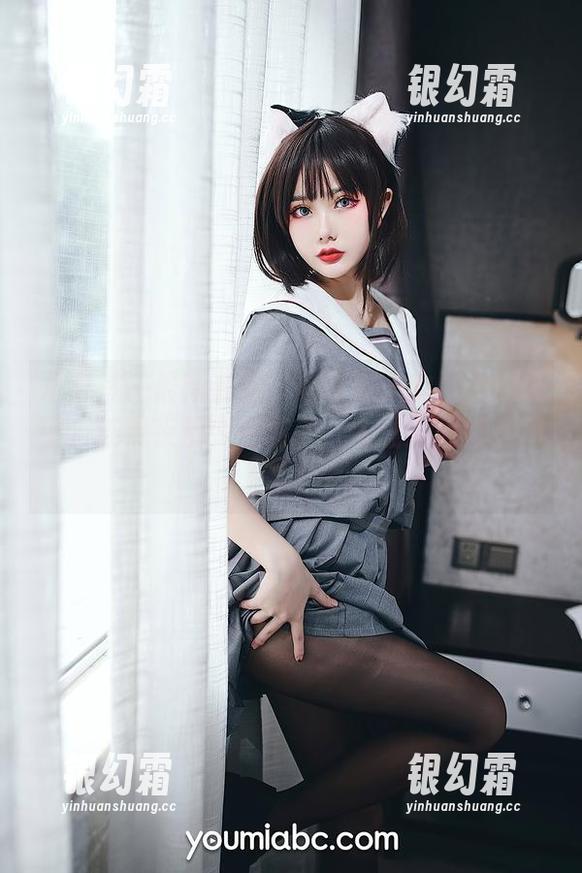 尤蜜荟 - 最新套图：在夏美子的墨色琥珀中，连黑夜都变得俏皮，太让人意想不到了。