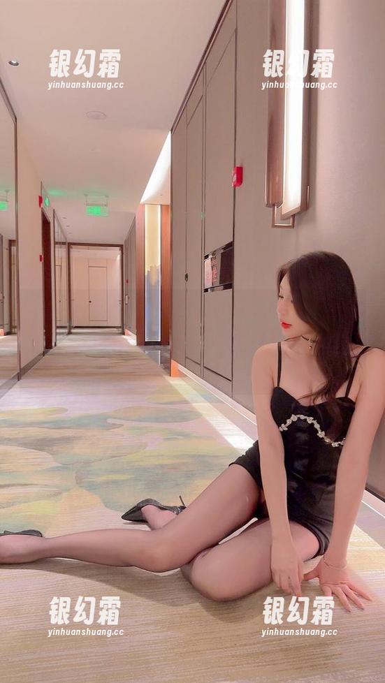 徐莉芝Booty 微密圈 - 美图系列里的徐莉芝Booty,那个玲珑身姿,简直让人忍不住联想到各种不该想的。