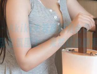 推女神 – Akiki朱若慕短裙合集，我停留在这种卧室氛围上，果然让我脑洞大开。