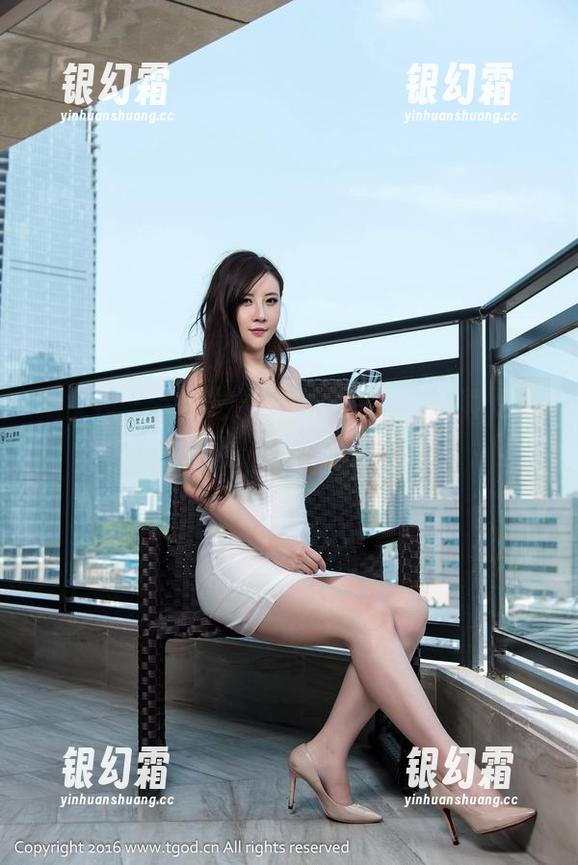 推女神-谭晓彤 推女神 - 高清拍到不想眨眼,网袜真是个潮流的谭晓彤!