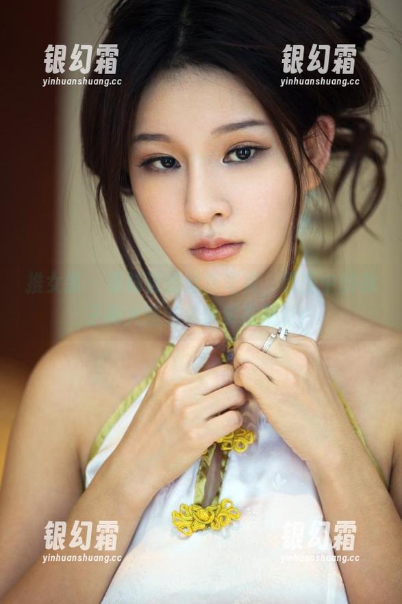 推女郎 - 看陆瓷的丝袜写真，原图中的袜子和大腿的斗争实在精彩！