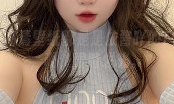 每一张高清壁纸都是是依酱吖的T恤底下，啊，眼睛发光。