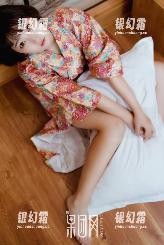 果团网 - 王语纯穿上定制泳衣，图片里的每个细节似乎都在说什么