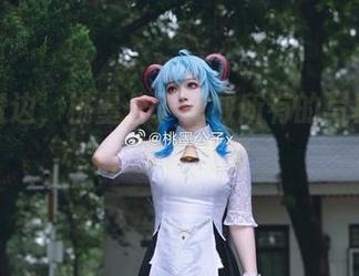 某个窗边，桃墨公子释放所有的写真魅力，美图满满