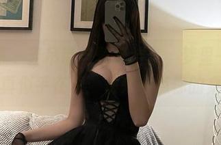微密圈 – 当吊带与壁纸结合，梦里一只喵的写真似乎在说：快来装点你的桌面！
