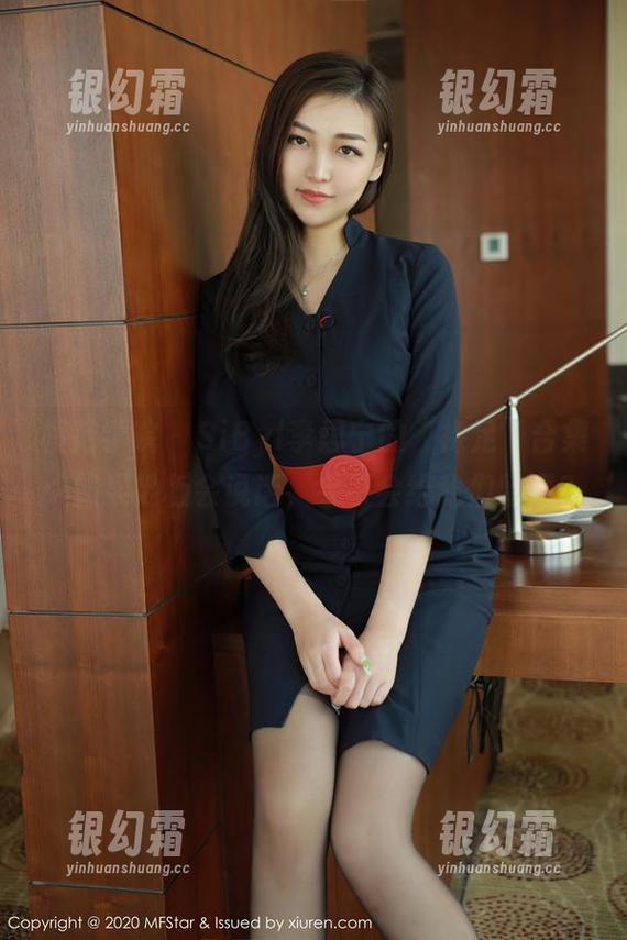 模范学院-SiByl李思宁 模范学院 - SiByl李思宁的“裸足”合集:如果地板会说话,会不会给我们留声?