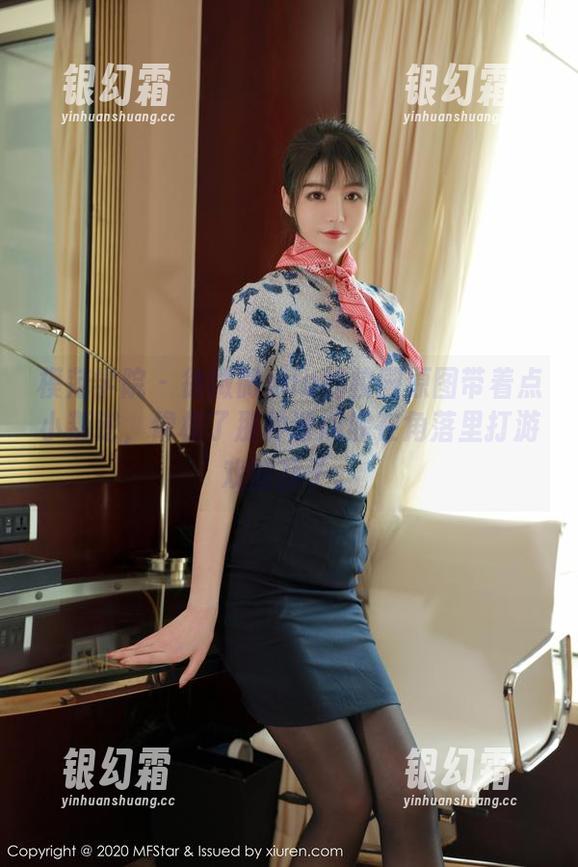 模范学院 - 徐微微mia的校园原图带着点小叛逆，像极了那种课间躲在角落里打游戏的孩子。