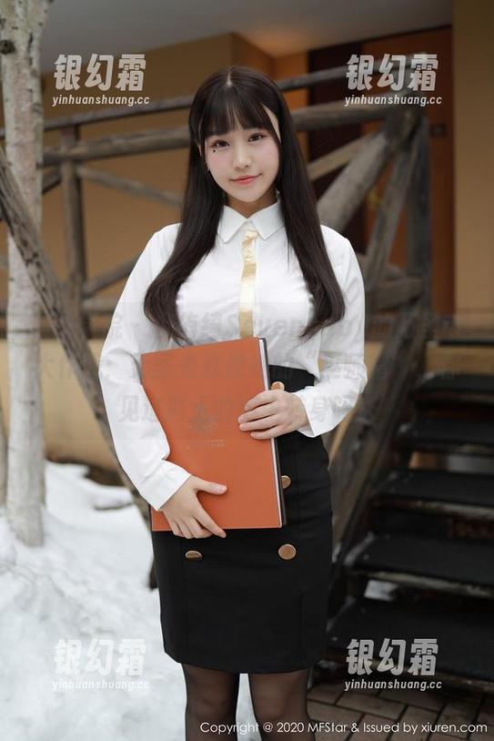 模范学院 - 柳侑绮Sevenbaby的万圣节大作战：无圣光就像她的“巫师帽”，你见过真正的博主转身吗？