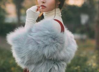 波萝社 – 套图上新——柳侑绮和她的体操服，一个展示，一个目瞪口呆。
