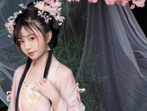 这组图片，爆机少女喵小吉在密室里的叉心撩技！