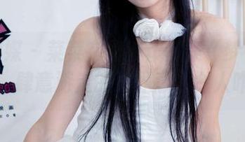 物恋传媒 – 菜菜在最新作品集《梦中遐想》中，肆意游走的边界感，令人咋舌。