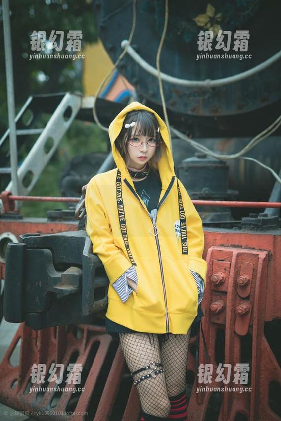 疯猫ss的写真之旅：用一件夏日限定套头毛衣征服夏天！