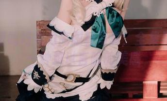 白莉爱吃巧克力高跟鞋写真：全集呈现出一种难以言喻的美感