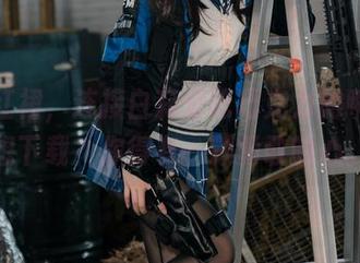 一条红裙，连接白莉爱吃巧克力的瞬间，想下载？你得有一颗勇敢的心。